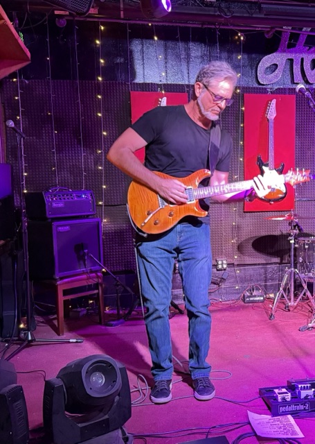 Bob Michaels playing his PRS on stage